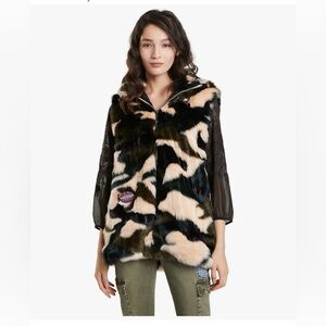 Desigual Ju Camo Print Faux Fur Gilet. L